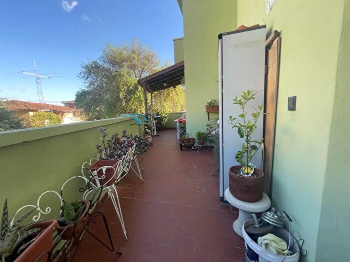 Appartamento con 7 locali in vendita in Collesalvetti
