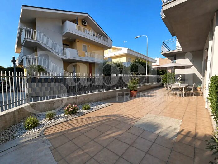 Appartamento trilocale in vendita in Via dei Mille, Tortoreto