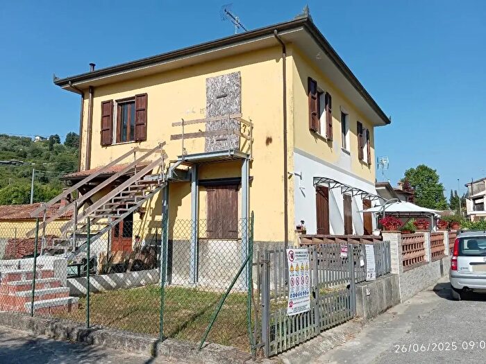 Appartamento quadrilocale in vendita in Via Provinciale, Camaiore