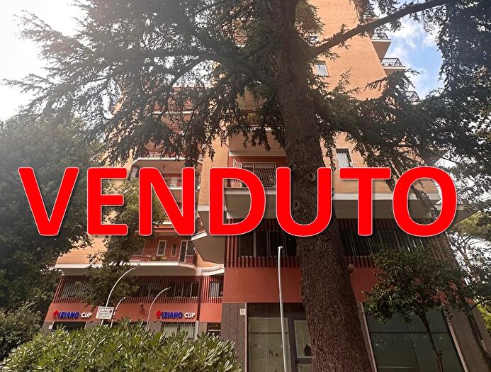 Appartamento quadrilocale in vendita in Via Renato Fucini, Roma