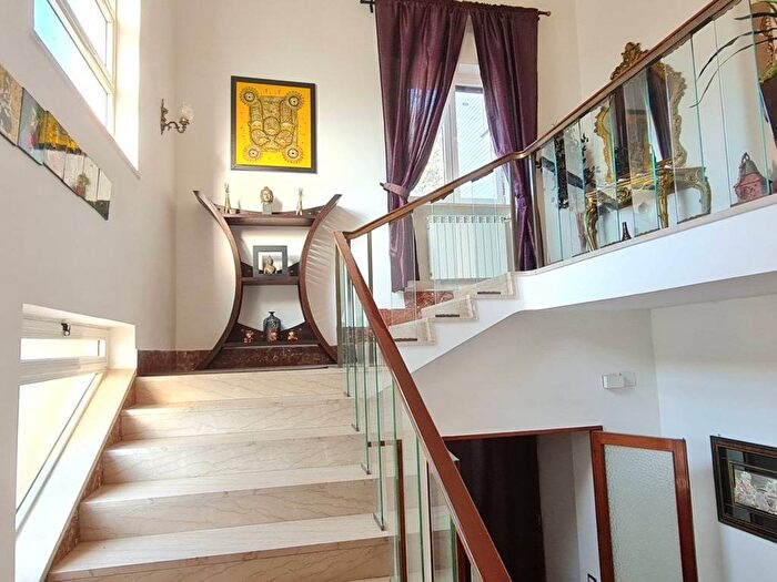 Casa quadrilocale in affitto in Via Cassia, Tomba di Nerone, Roma