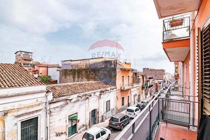 Appartamento trilocale in vendita in Via Petrella, Catania