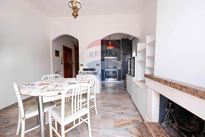 Appartamento con 6 locali in vendita in Via Capriola, Cupramontana