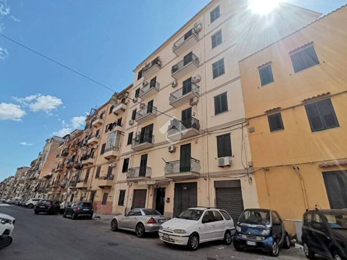 Appartamento quadrilocale in affitto in Via Enrico Toti, Montegrappa, Palermo