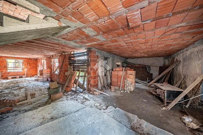 Casa monolocale in vendita in Via al Castel Romano, Vallelaghi