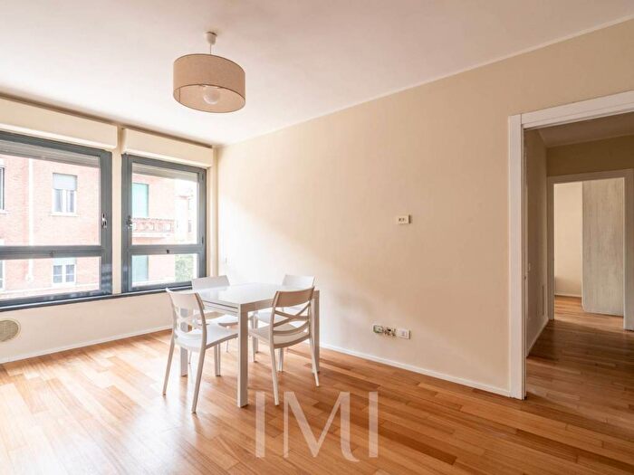 Appartamento trilocale in affitto in Alzaia Naviglio Pavese, Navigli Darsena, Milano