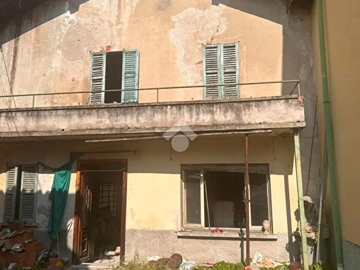 Casa con 8 locali in vendita in Via Cavour, Rovellasca