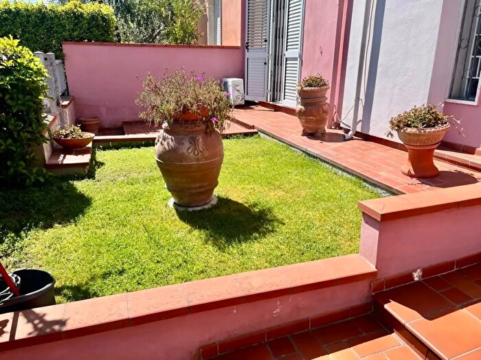 Casa con 10 locali in vendita in Montopoli In Val D'Arno