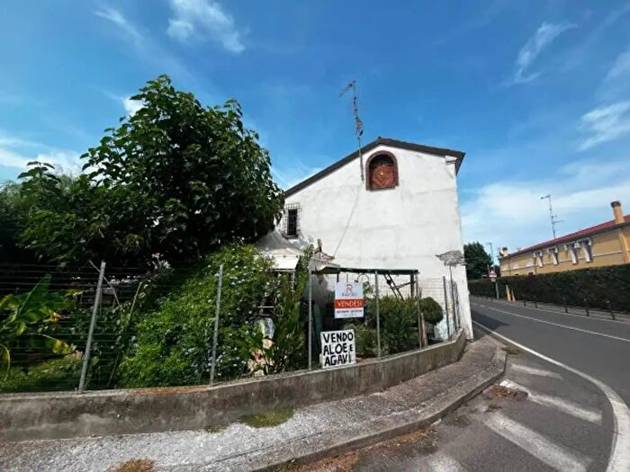 Casa con 6 locali in vendita in Via Febbrai, Gonzaga