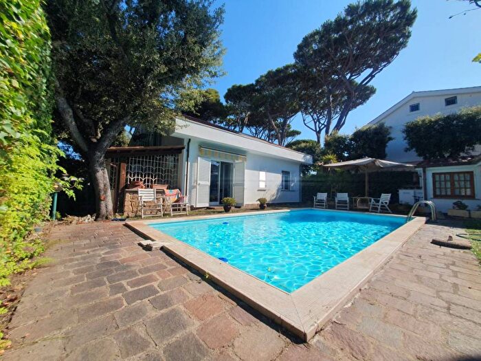 Casa con 5 locali in affitto in Via Portorose, Fregene, Fiumicino