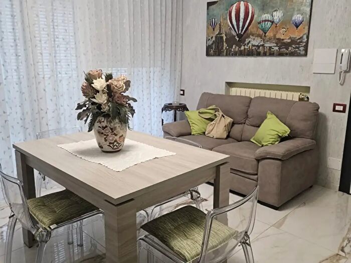 Appartamento trilocale in affitto in Via Coronelli, Rovigo