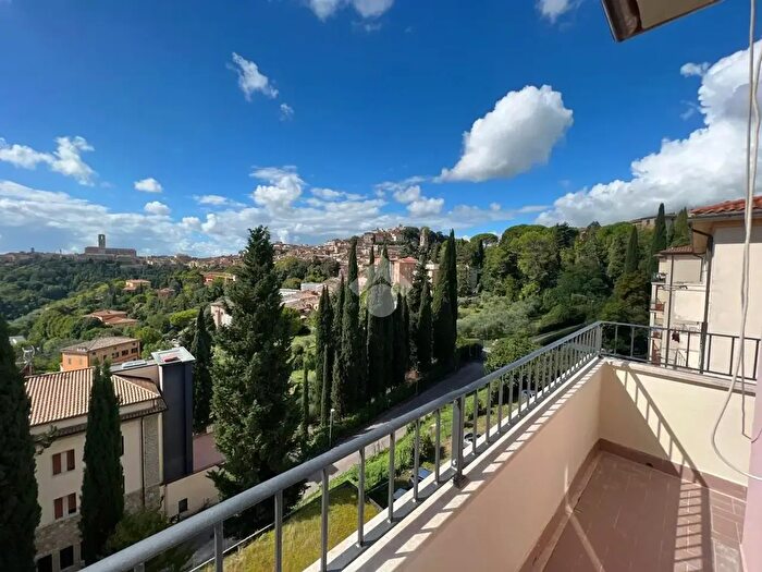 Appartamento con 5 locali in vendita in Via Massari, Perugia