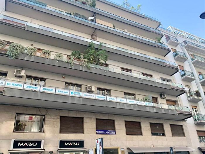 Appartamento in affitto in Via Mariano Stabile, Politeama Ruggiero Settimo, Palermo