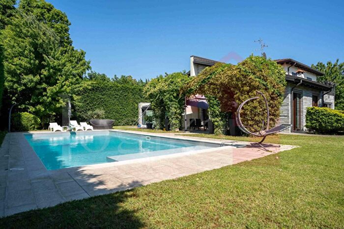 Casa con 5 locali in vendita in Via Ottavio Bonomi, Pavia