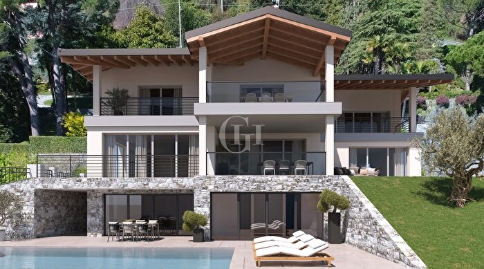 Casa con 10 locali in vendita in Menaggio