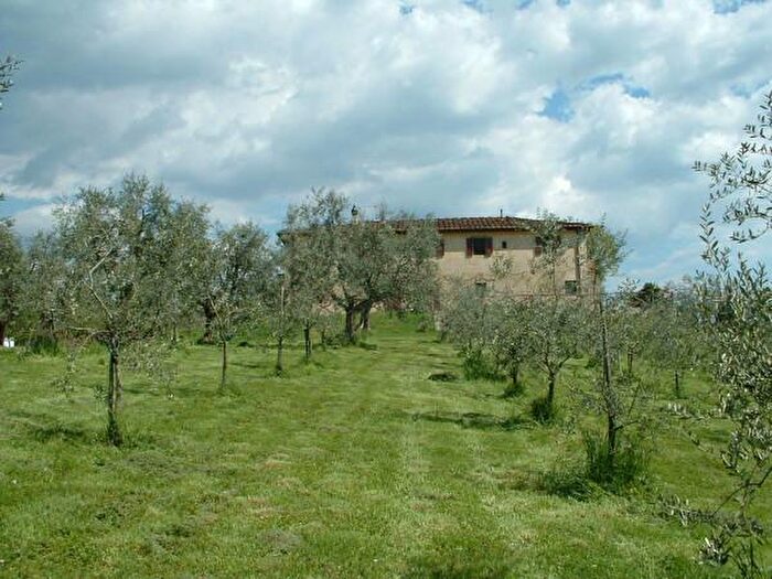 Casa con 6 locali in vendita in Reggello
