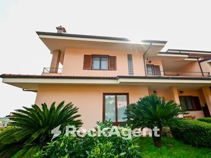 Casa con 5 locali in vendita in Via Philadelphia, Satriano