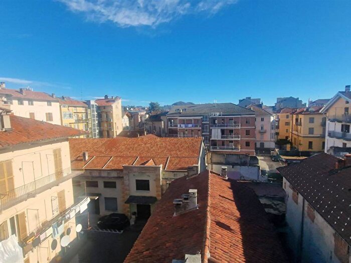 Appartamento con 5 locali in affitto in Via Italia, Centro Storico, Biella