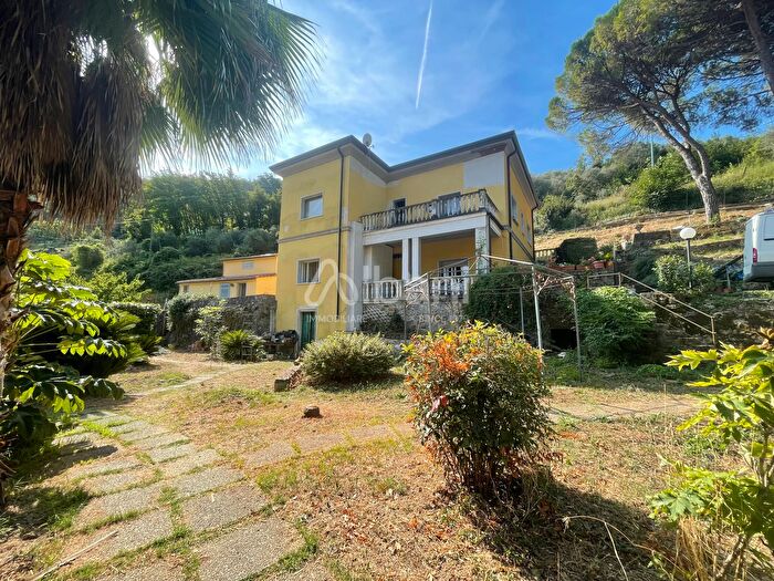 Casa con 18 locali in vendita in Via B Gazzoli, Lerici