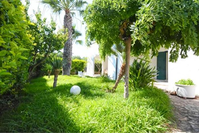 Casa con 5 locali in vendita in Carovigno