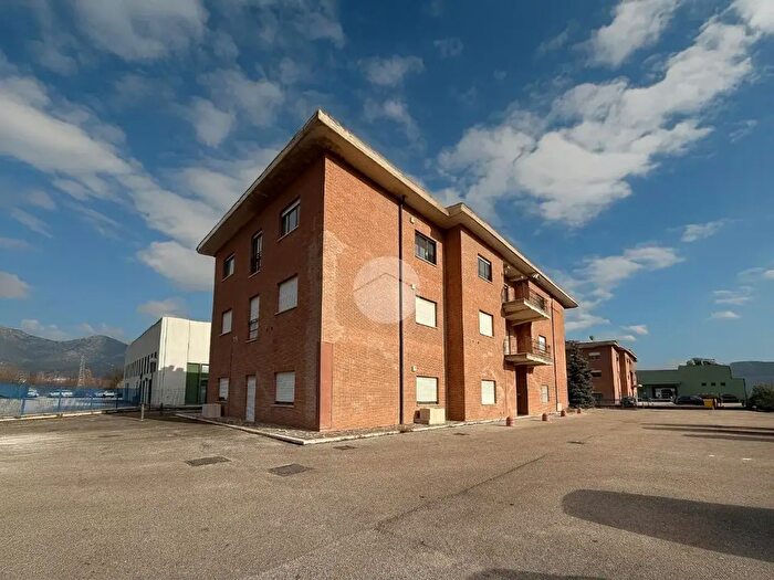 Appartamento con 5 locali in vendita in Via Salaria Antica Ovest, LAquila