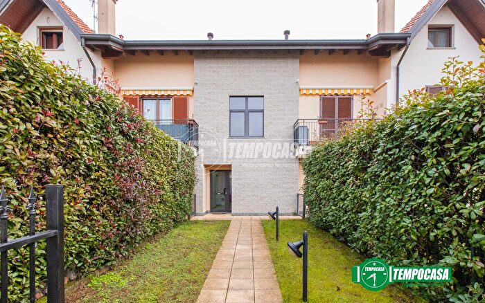 Appartamento trilocale in vendita in Via Wolfgang Amadeus Mozart, Buscate