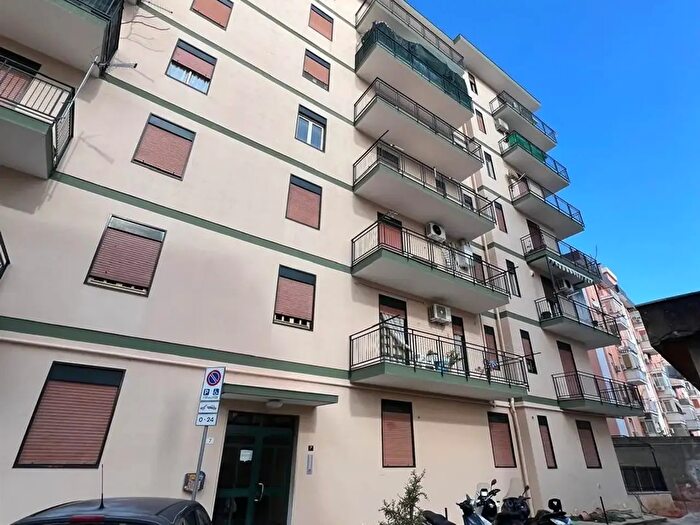 Appartamento quadrilocale in vendita in Largo Filadelfio Fichera, Palermo