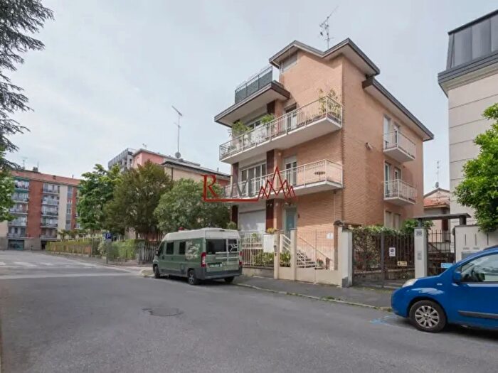 Appartamento quadrilocale in vendita in Via Moncalvo, Milano