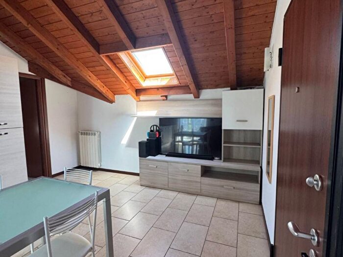 Casa bilocale in affitto in Via Camillo Benso di Cavour, Centro, Leggiuno