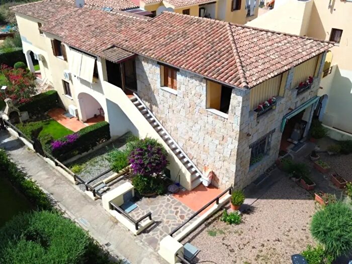 Appartamento trilocale in vendita in Via dell Vigne, Loiri Porto San Paolo
