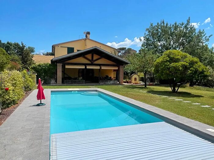 Casa con 10 locali in vendita in Campagnatico