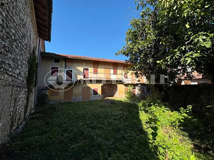 Casa con 10 locali in vendita in Via Nazario Sauro, Montereale Valcellina