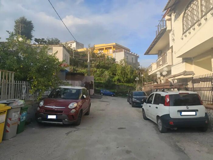 Appartamento bilocale in affitto in Via Camaldolilli, Napoli