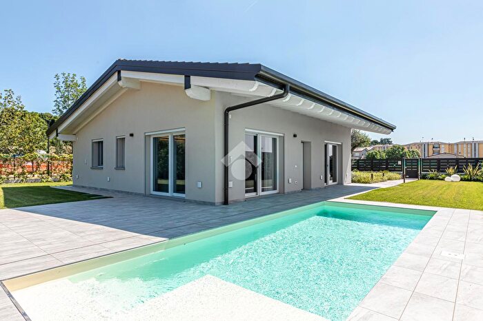 Casa quadrilocale in vendita in Via Pasubio, Sona