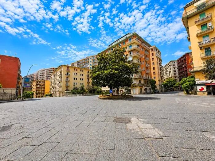 Appartamento trilocale in vendita in Piazza Leonardo, Napoli