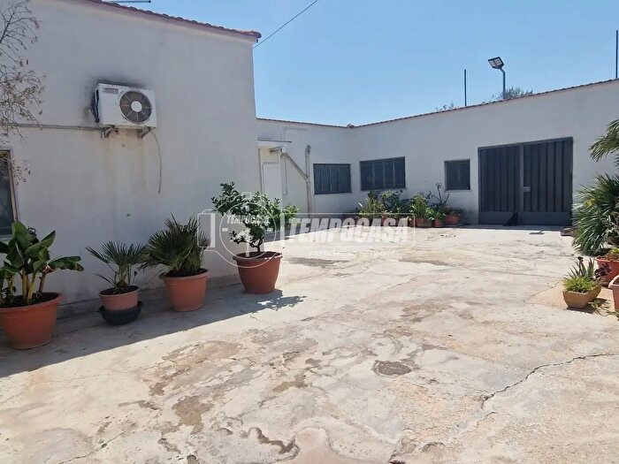Casa trilocale in vendita in Viale Gennaro TrisorioLiuzzi, Bari