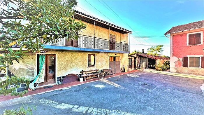 Casa con 10 locali in vendita in Str Strada Grande, Novi Ligure