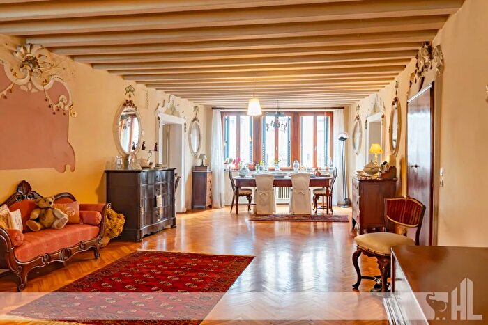 Appartamento con 8 locali in vendita in Feltre