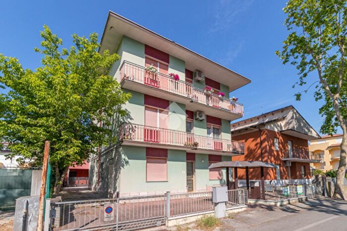 Appartamento trilocale in vendita in Via Archimede, Cesenatico