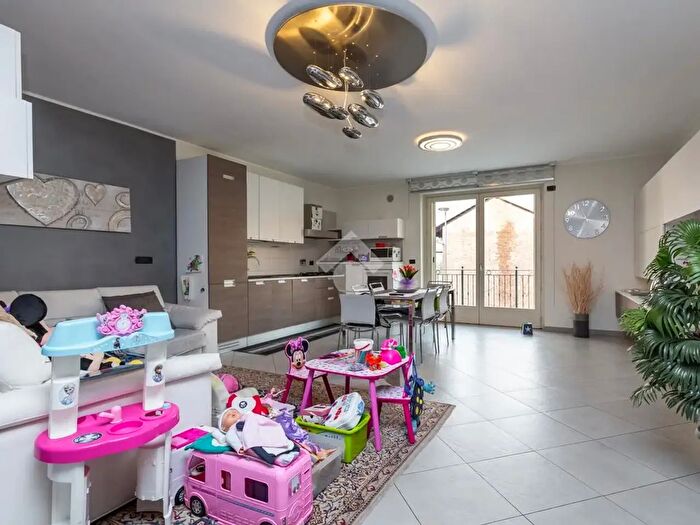 Appartamento con 5 locali in vendita in Via Montello, Beinasco