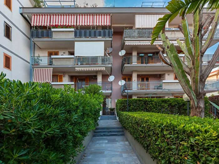 Appartamento con 5 locali in vendita in Via Giuseppe Leonardi, Aci Catena