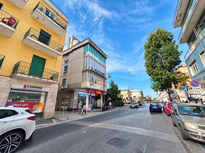 Appartamento quadrilocale in affitto in Piazza Giuseppe Amico, Ferrarecce Università, Caserta