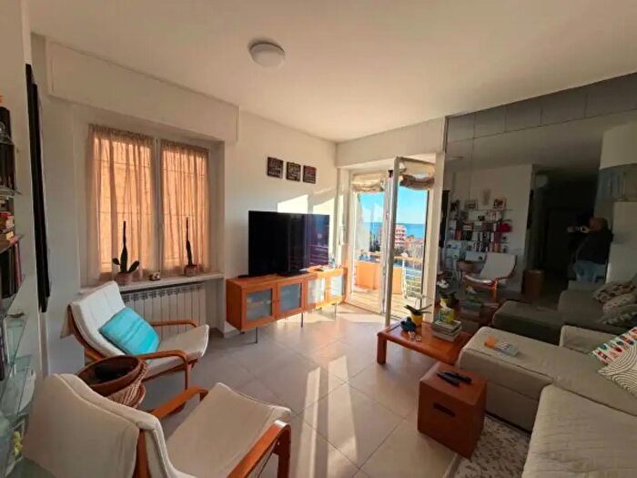 Appartamento trilocale in vendita in Strada Privata Vallarino, Sanremo