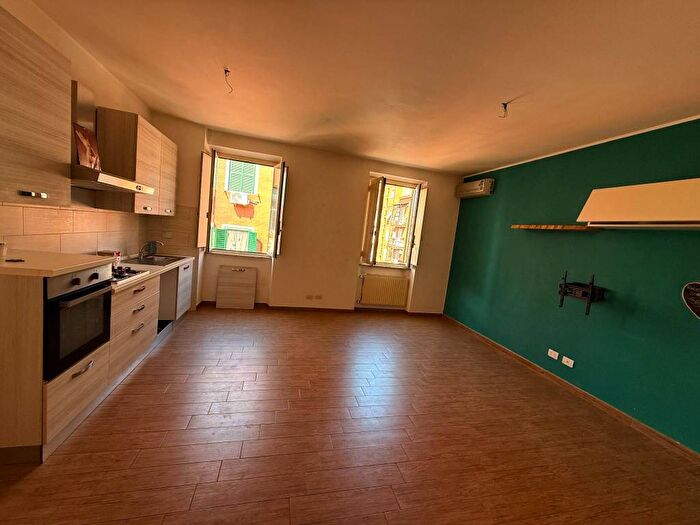 Appartamento trilocale in affitto in Via dei Glicini, Centocelle, Roma