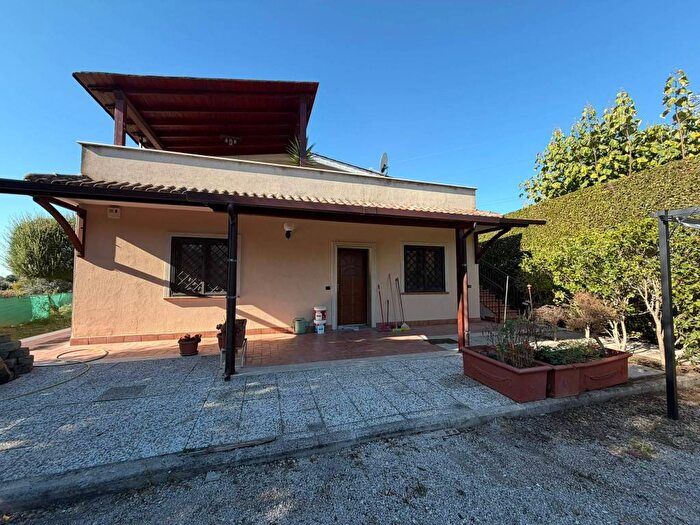 Appartamento quadrilocale in affitto in Via di Casalotti, Casalotti, Roma