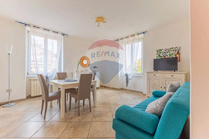 Appartamento quadrilocale in vendita in Via Goffredo Mameli, Castelsardo