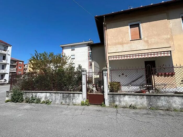 Appartamento trilocale in vendita in Via Timavo, Bra