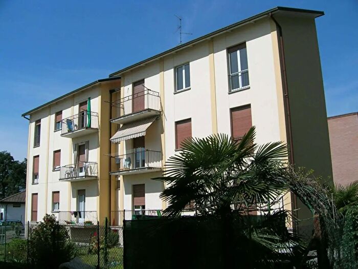 Appartamento trilocale in vendita in Valmorea