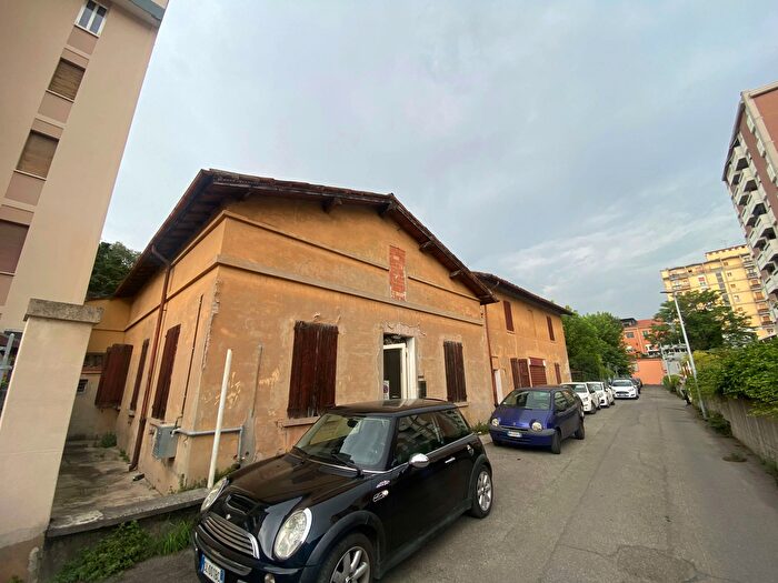 Casa con 6 locali in vendita in Modena