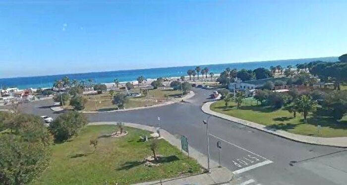 Appartamento quadrilocale in affitto in Viale John Fitzgerald Kennedy, Soverato Marina, Soverato